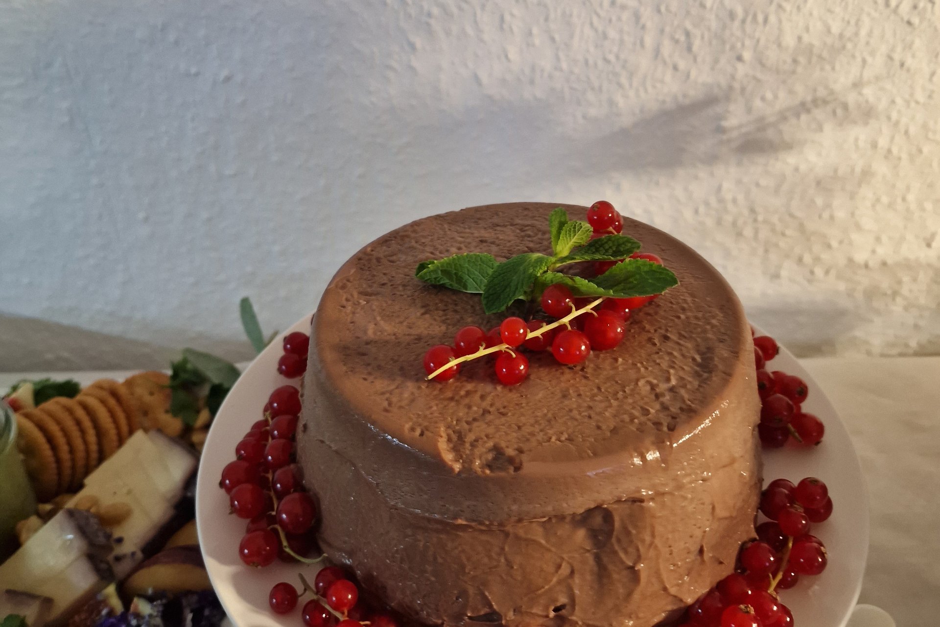 Schokoladen-Mousse mit Johannisbeeren