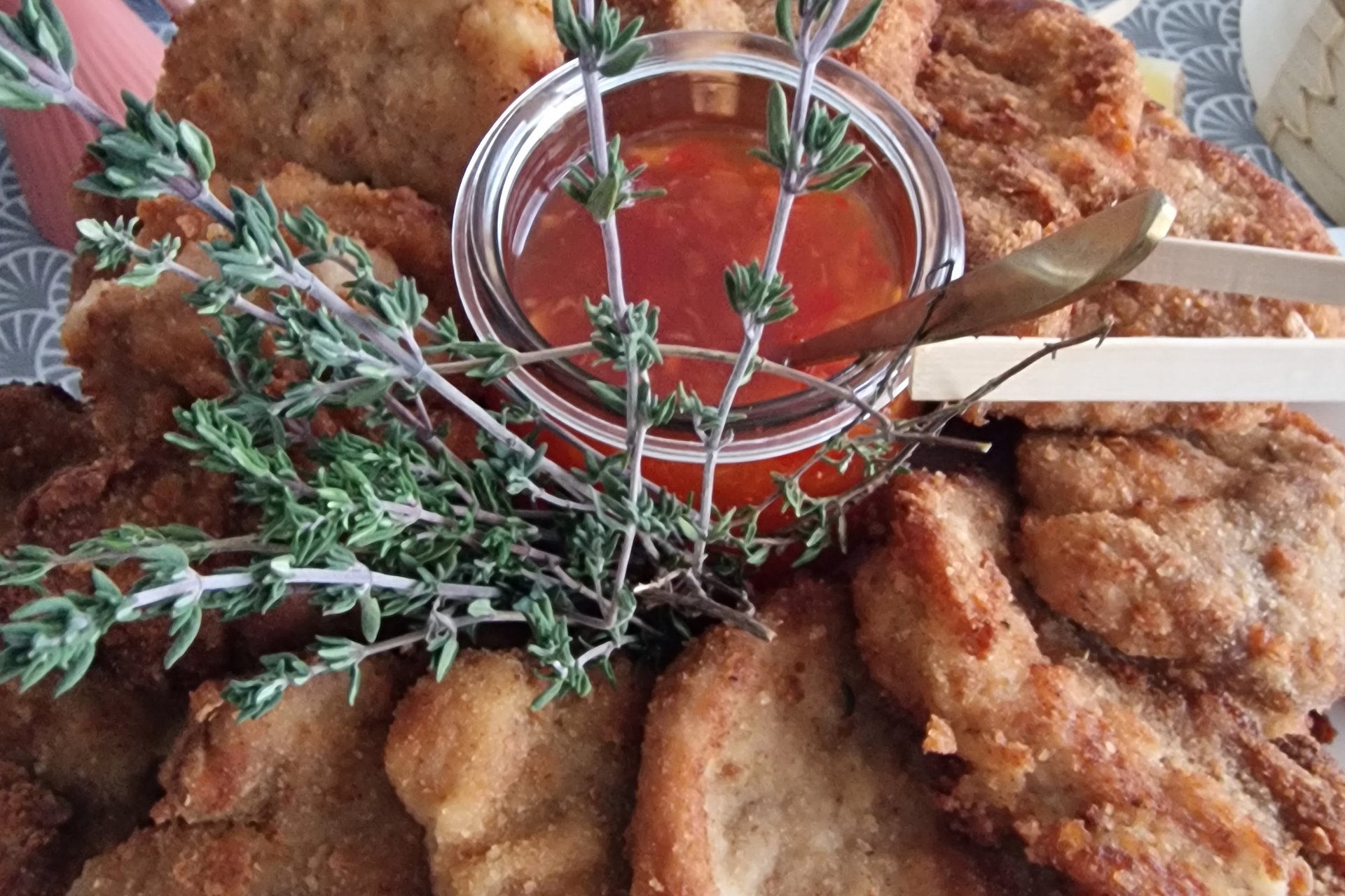 Schnitzel-Platte mit Dip