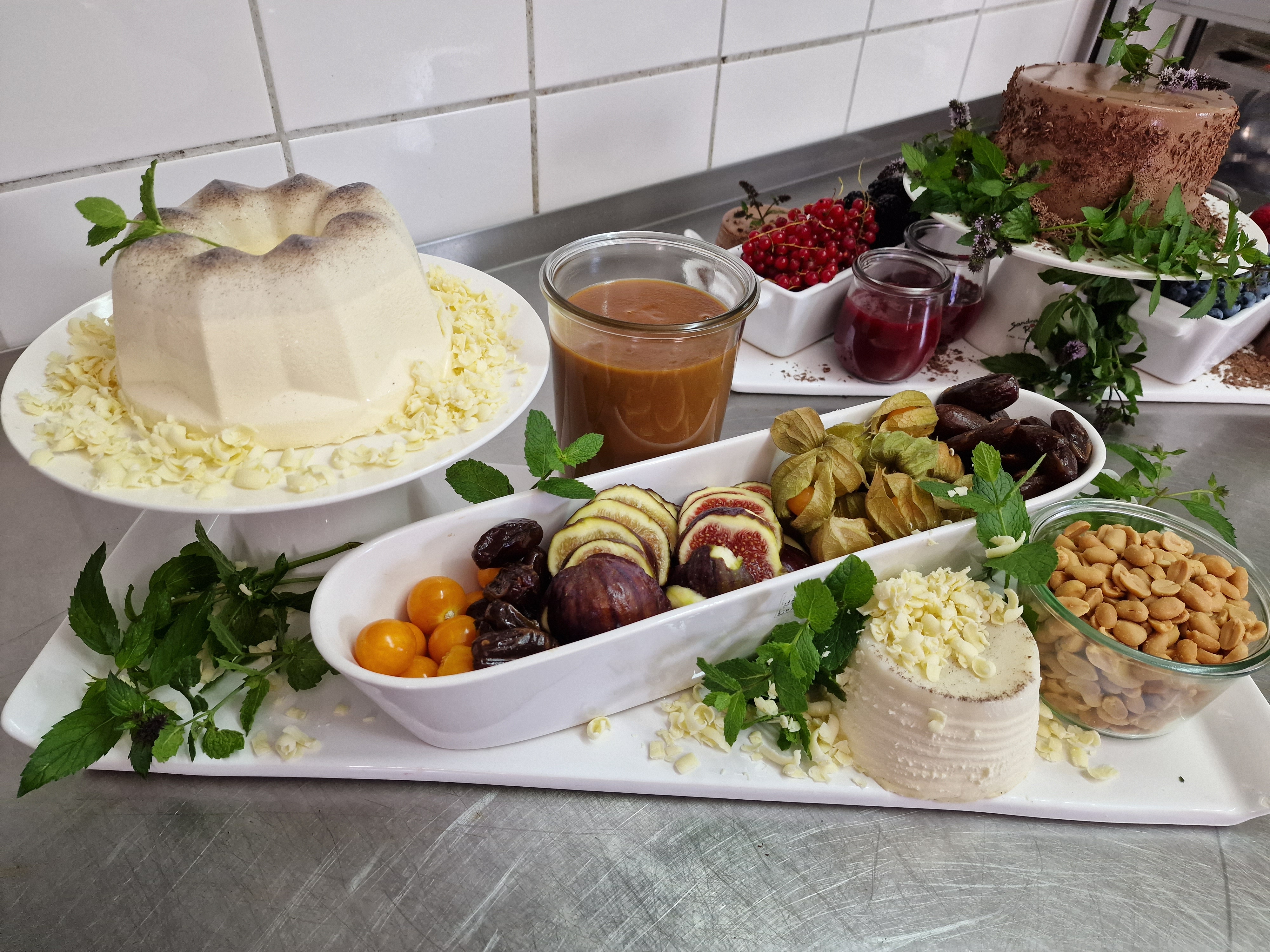 Dessert-Buffet mit Gugelhupf
